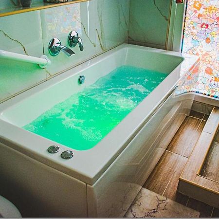 Kassandrou Suite Hot Tub-Jakuzzi - 2 Bedrooms - Big Balcony - Center 테살로니키 외부 사진