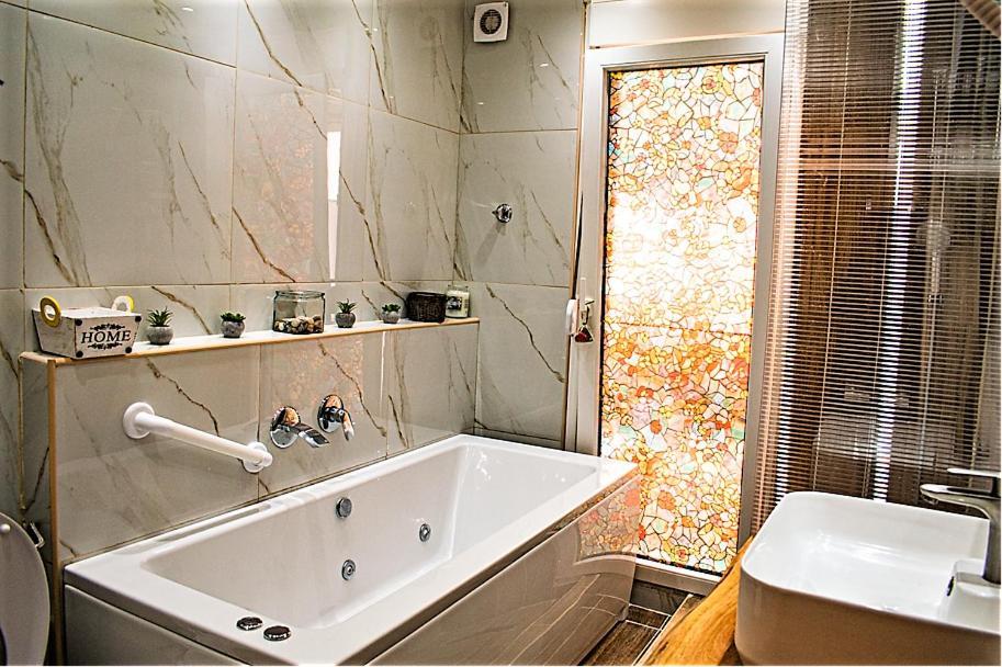 Kassandrou Suite Hot Tub-Jakuzzi - 2 Bedrooms - Big Balcony - Center 테살로니키 외부 사진